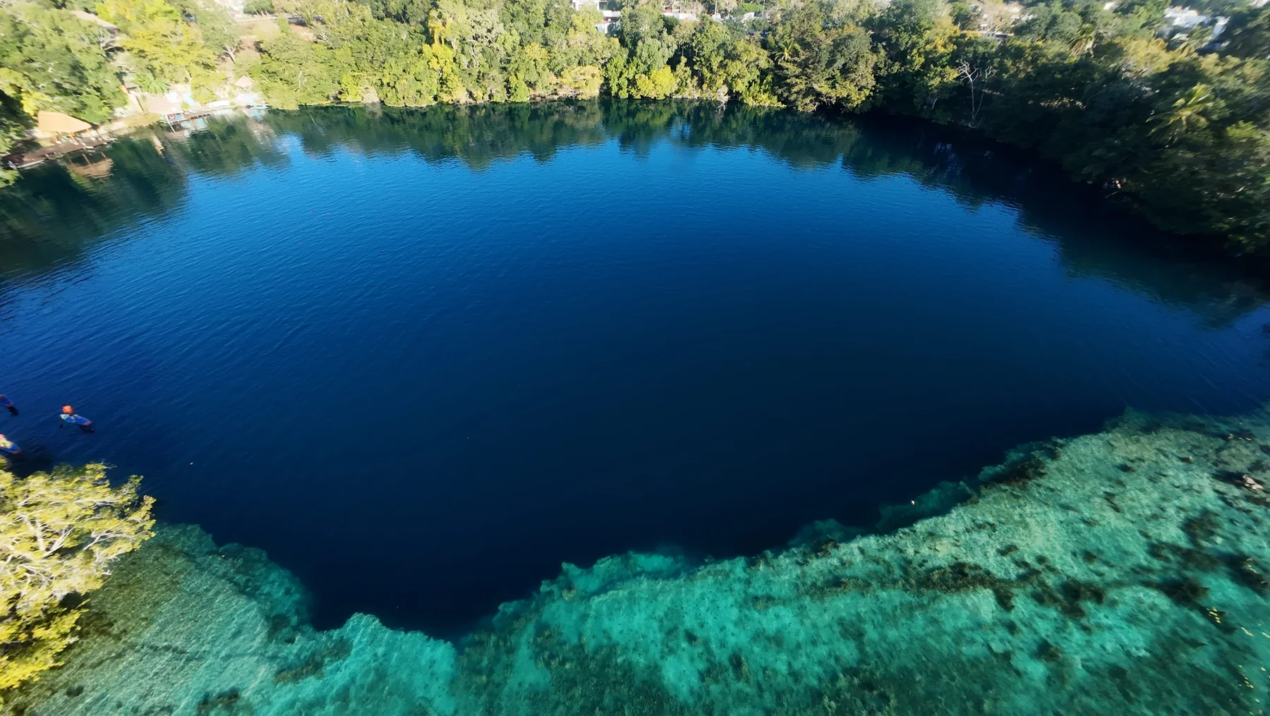 cenote negro bacalar